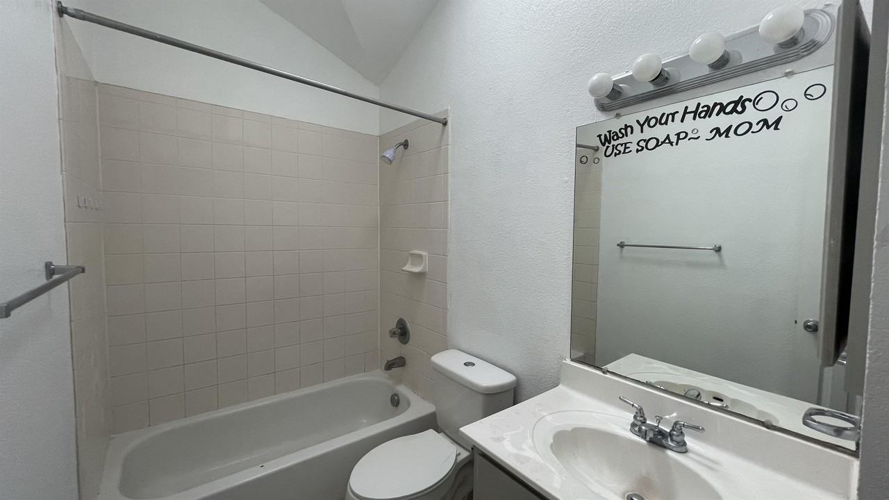 5348 Roger Maris Dr - Photo 3 of 28