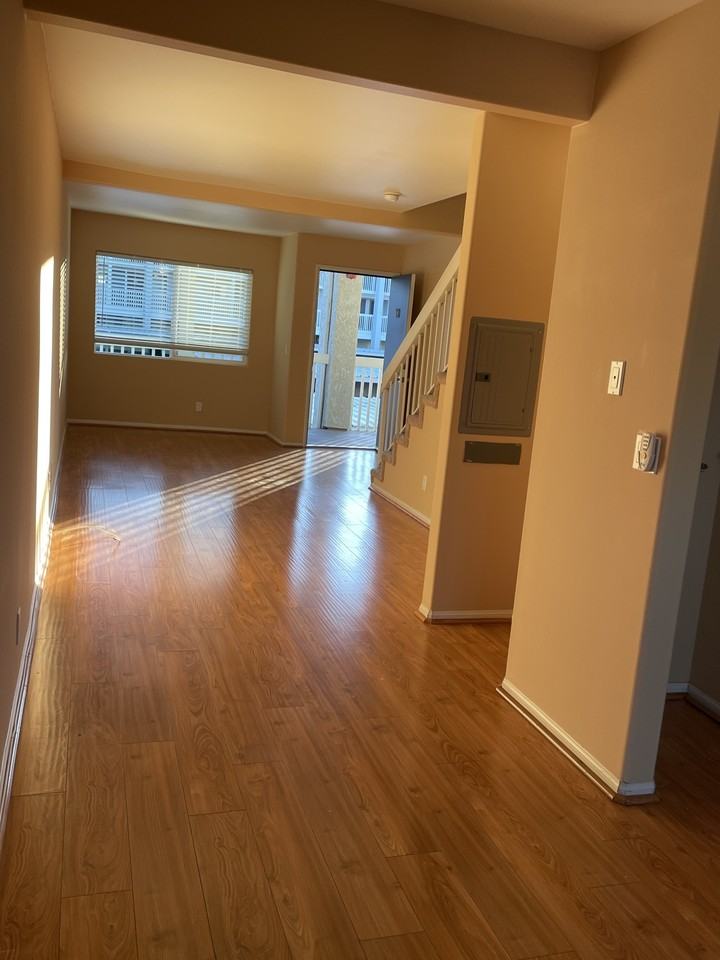 225 S Ventura Rd #100 - Photo 5 of 19