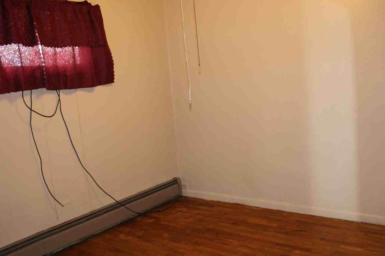 206 E North St - Photo 3 of 10