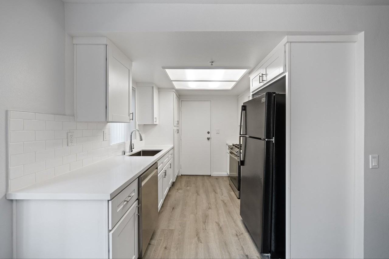 615 N. Juanita Ave - Photo 5 of 10