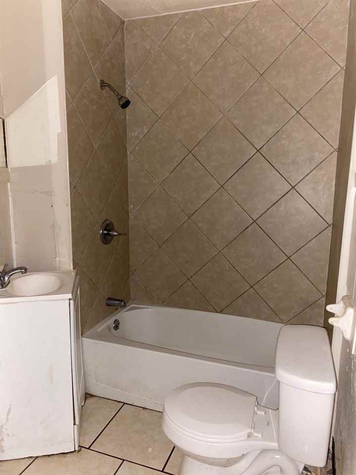 605 Gilmore Ave - Photo 3 of 5