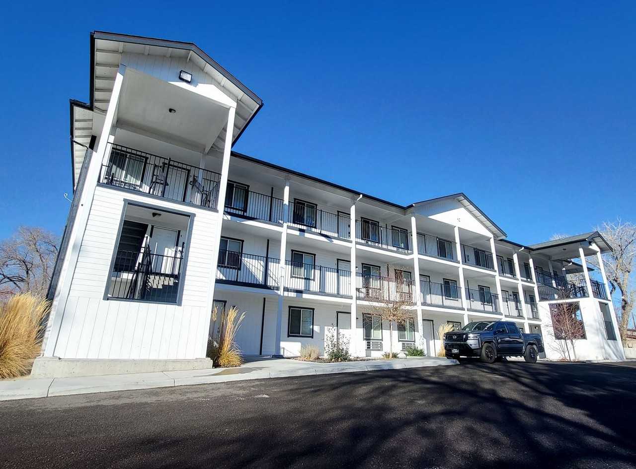 401 Linden St - Photo 2 of 37