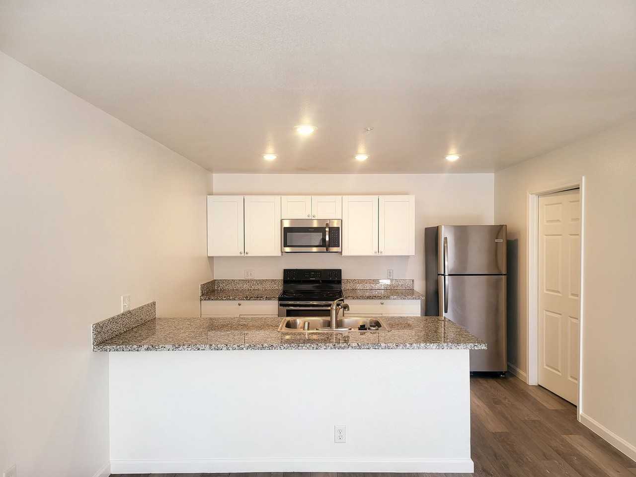 401 Linden St - Photo 3 of 37