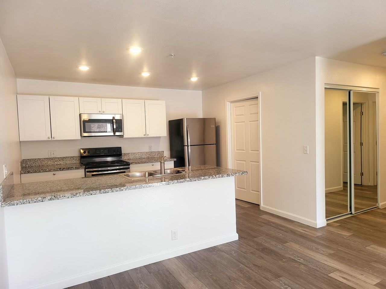 401 Linden St - Photo 4 of 37