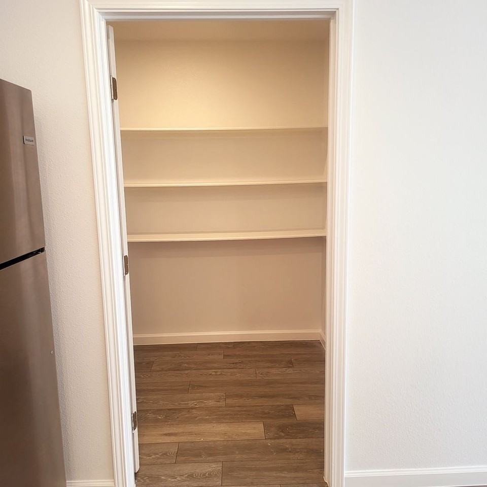 401 Linden St - Photo 6 of 37