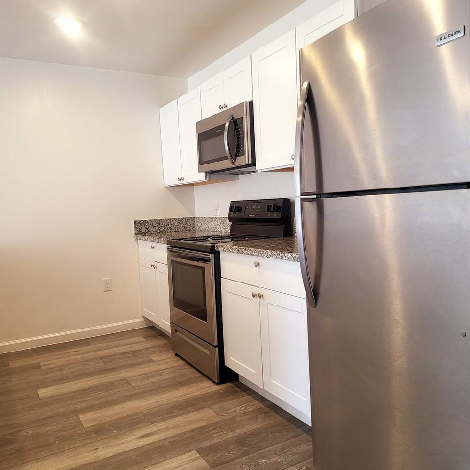 401 Linden St - Photo 7 of 37