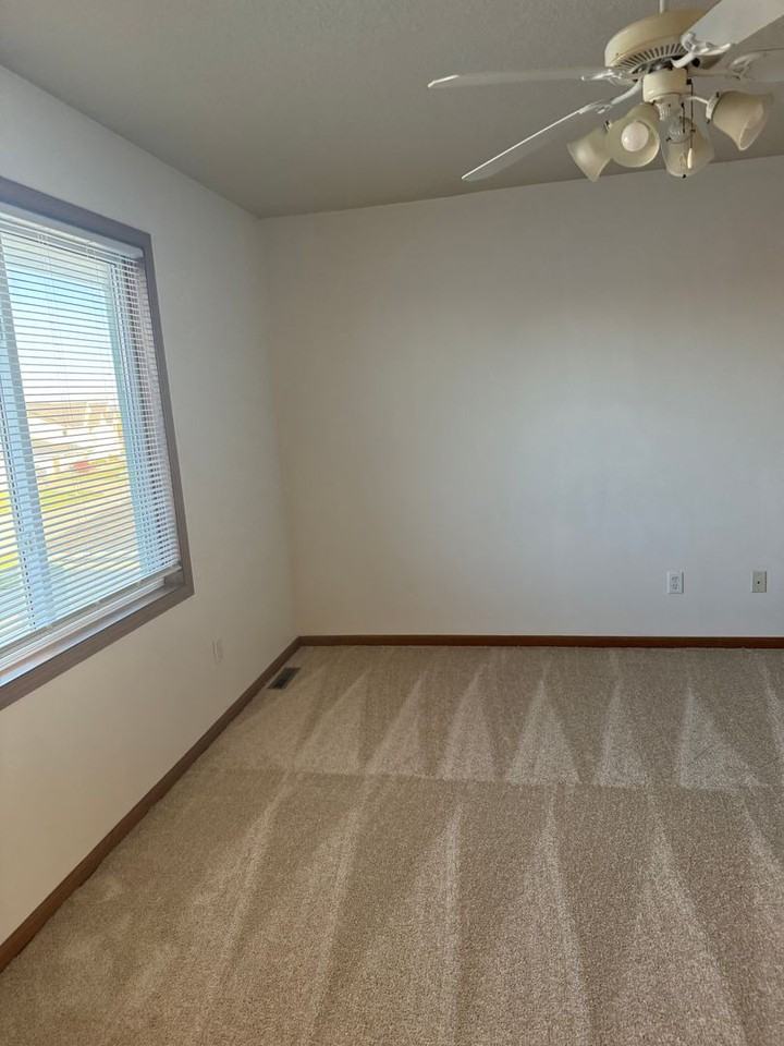 Boulder Ridge Apartments and Townhomes - Photo 7 of 8