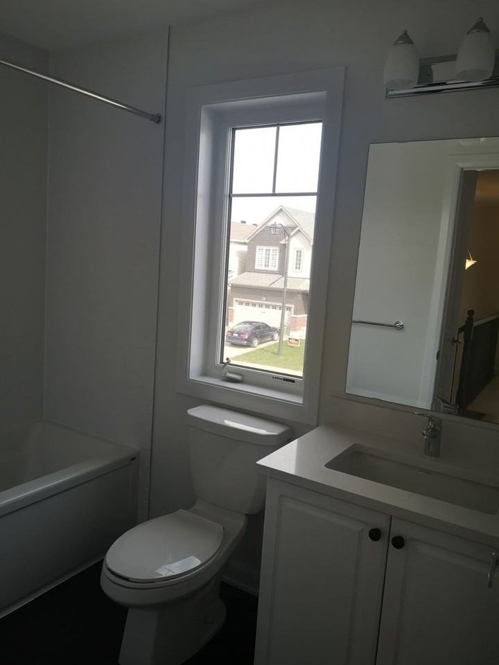 128 Maynooth Court - Photo 3 of 8