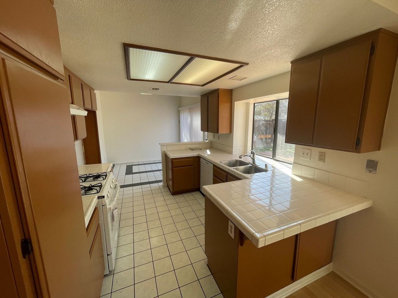 24399 Fiji Dr - Photo 3 of 19