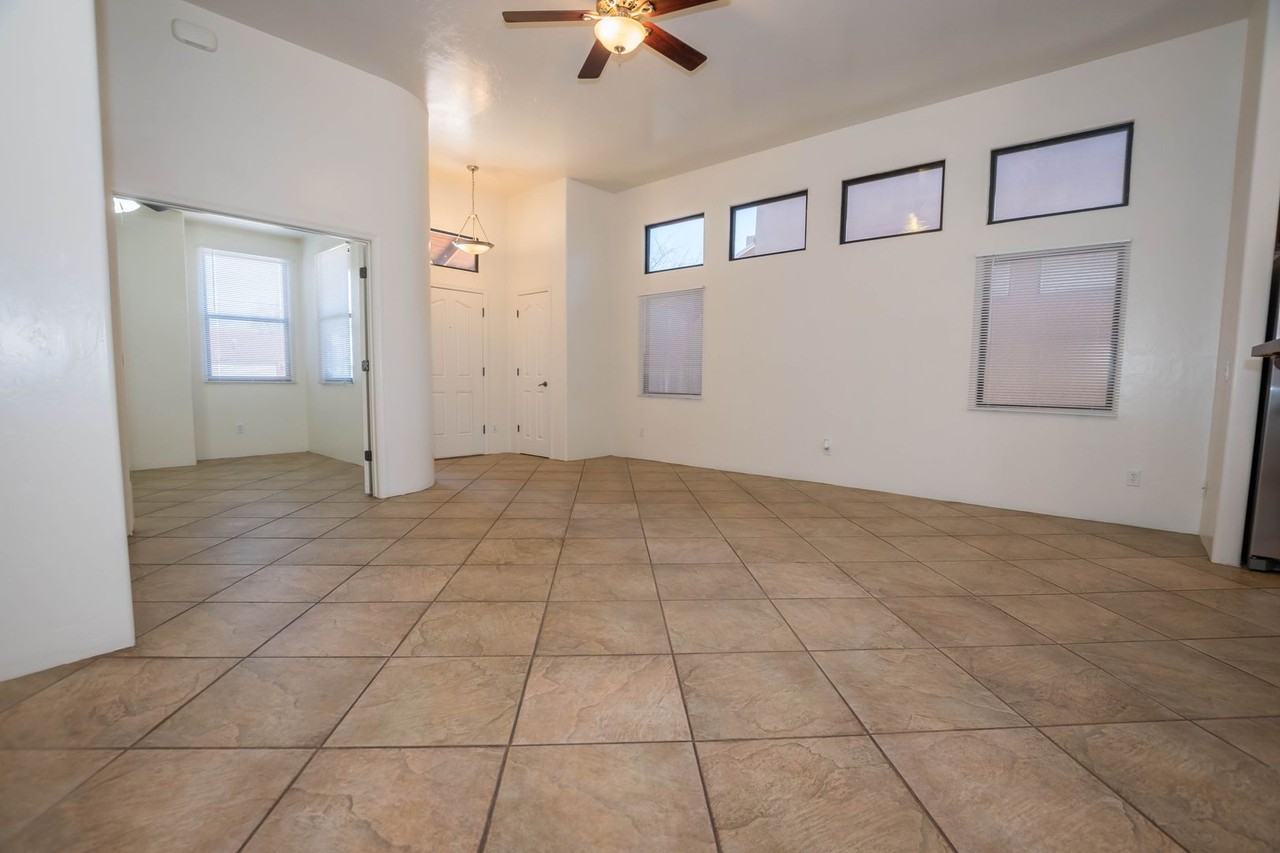 2022 Knowlton St - Photo 4 of 41