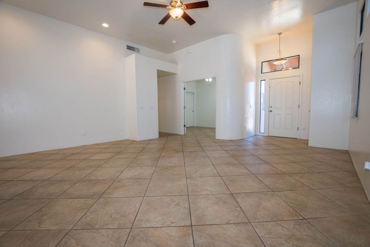 2022 Knowlton St - Photo 5 of 41