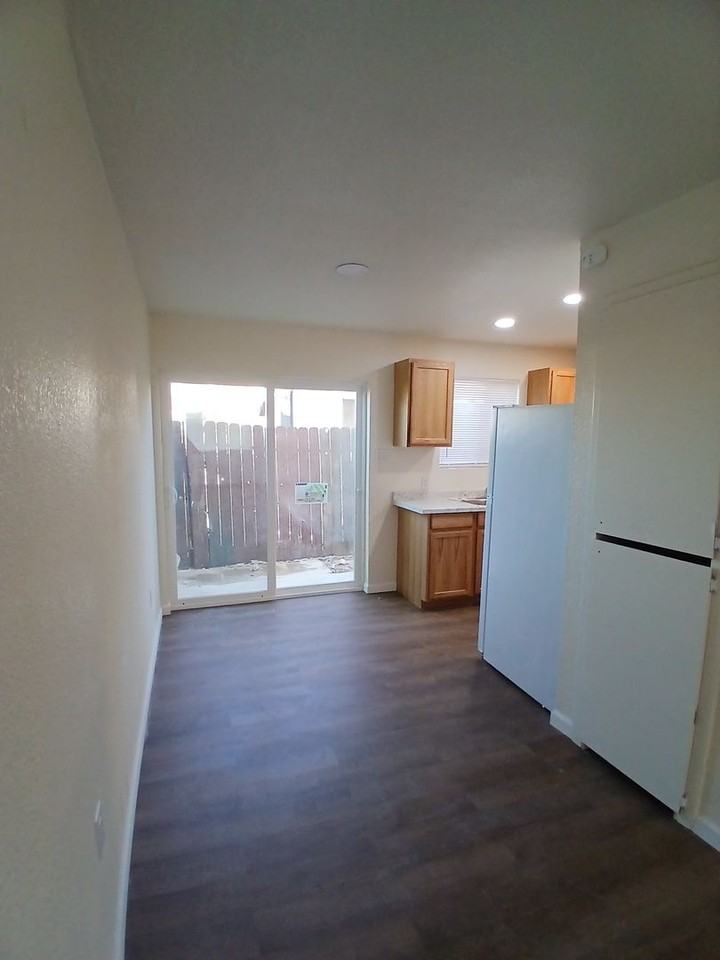 305 N Lake Ave - Photo 5 of 14