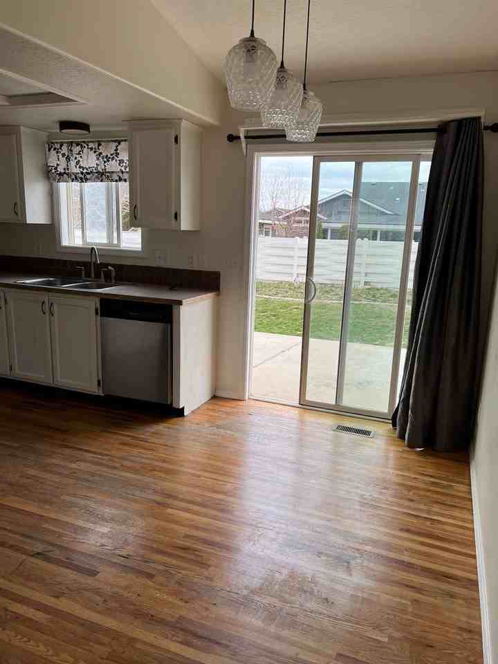 4719 Oxbow Ave - Photo 5 of 19