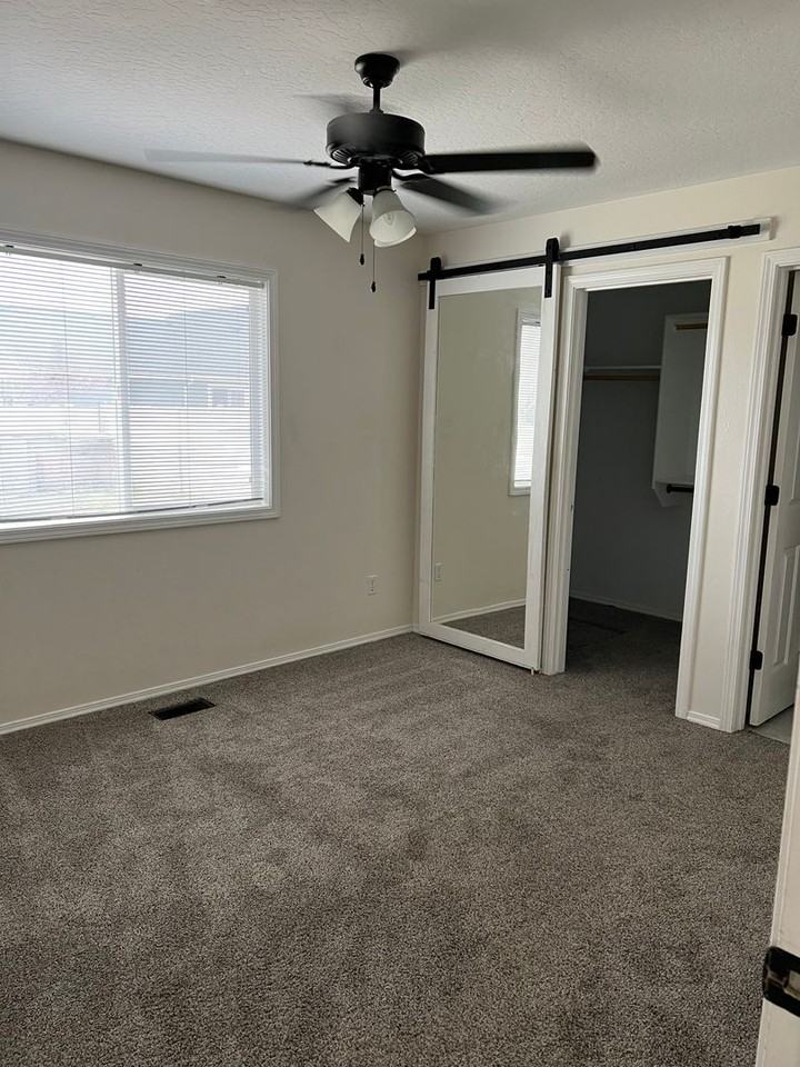 4719 Oxbow Ave - Photo 6 of 19