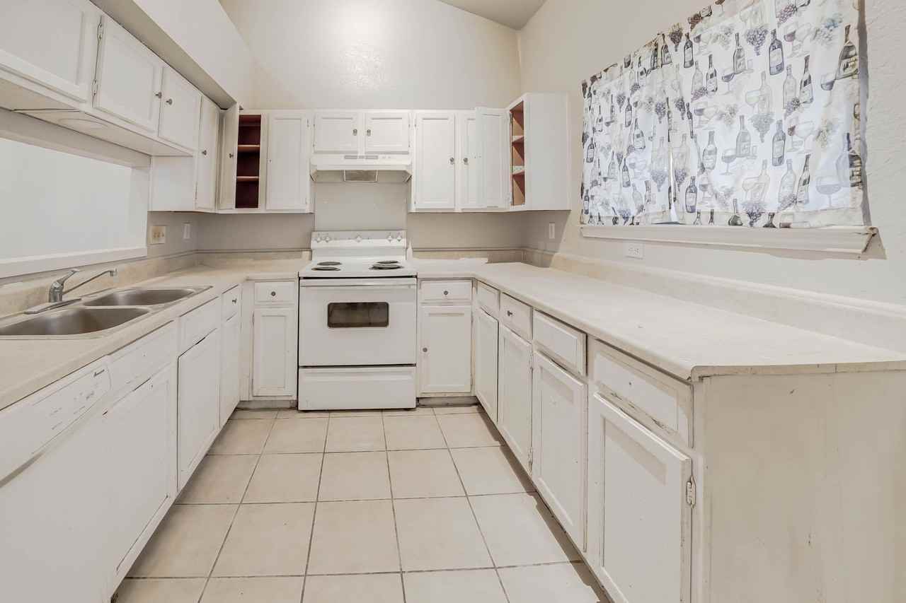2226 Limestone Ln - Photo 3 of 16