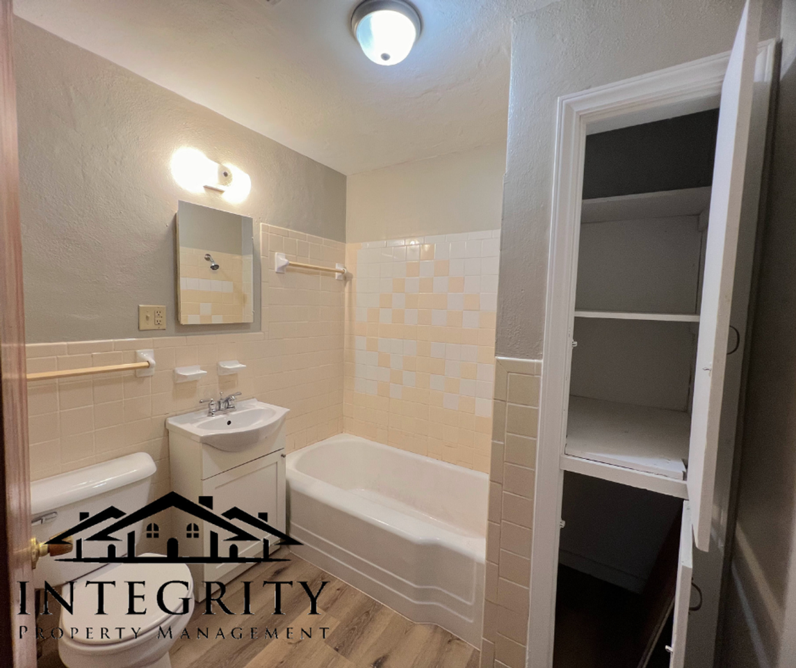 112 Fleetwood Dr Apt A - Photo 6 of 7