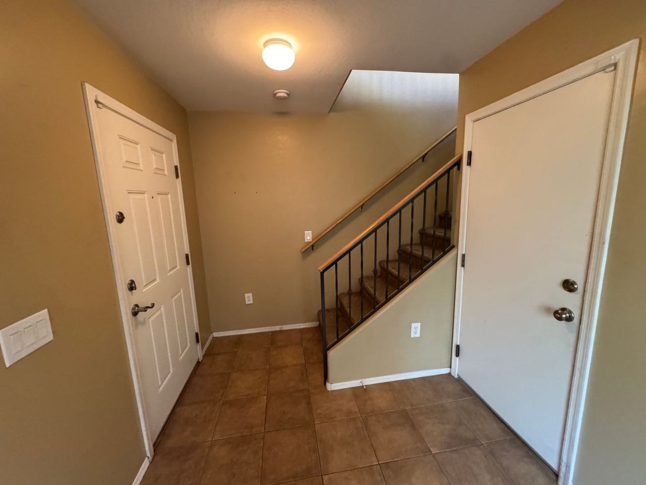 4062 E Windsor Dr - Photo 3 of 14