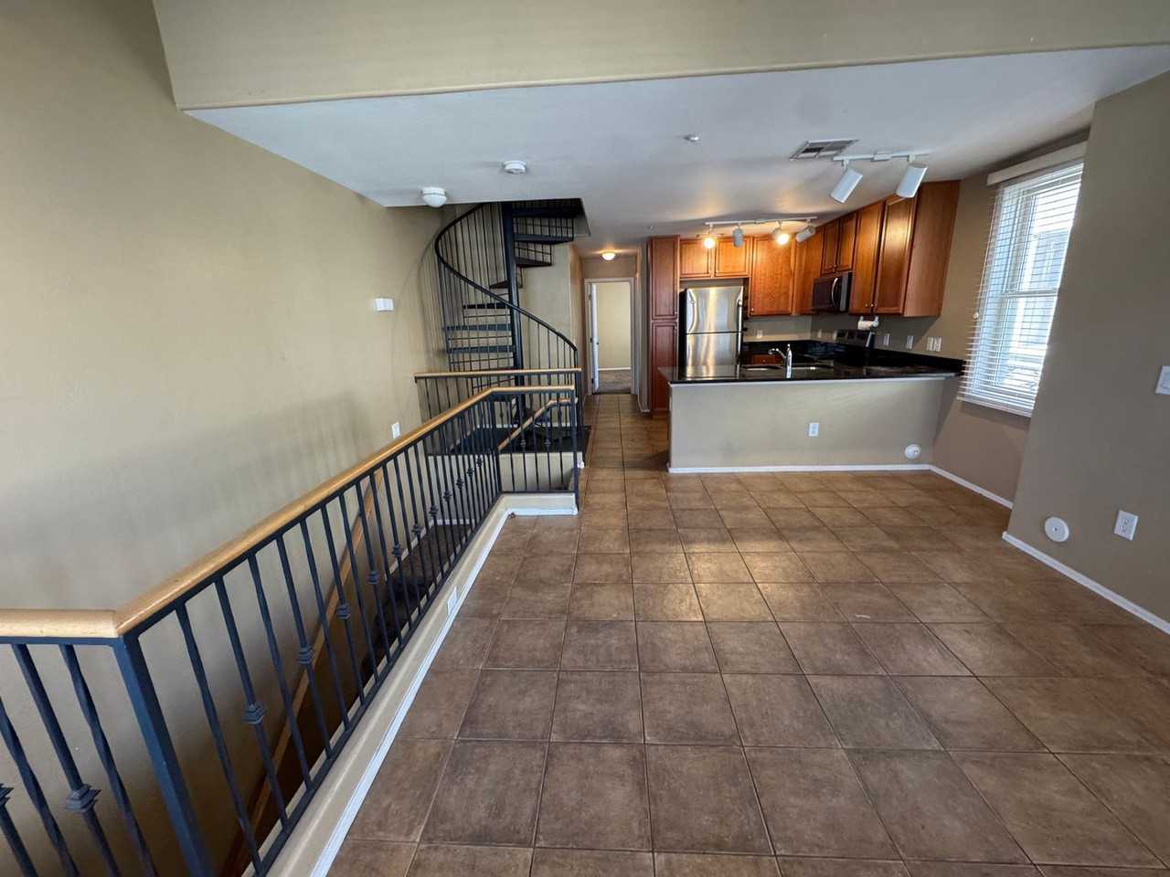 4062 E Windsor Dr - Photo 5 of 14