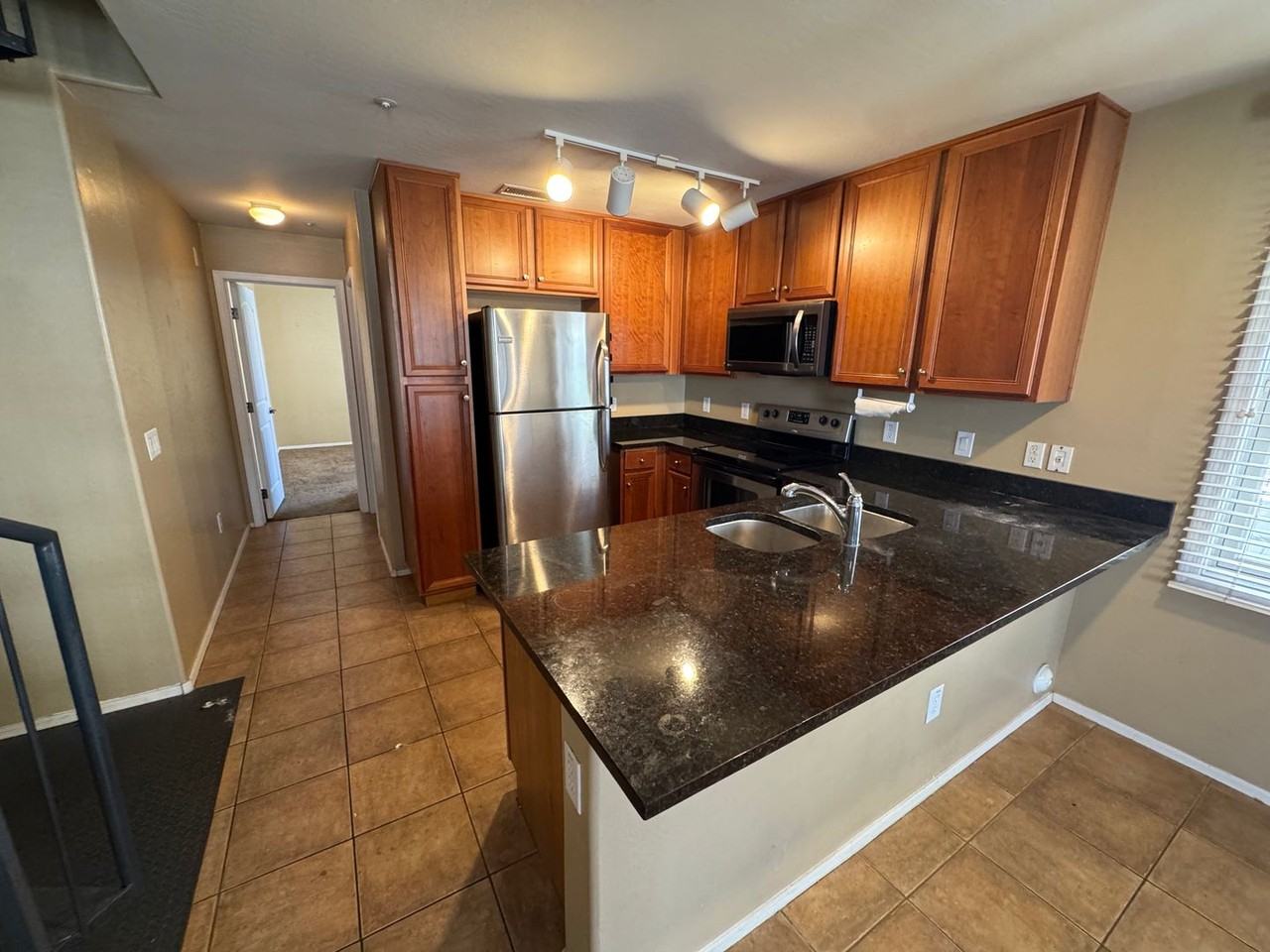 4062 E Windsor Dr - Photo 6 of 14