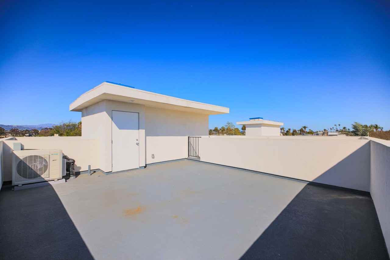 2811 S Cloverdale Ave - Photo 7 of 50