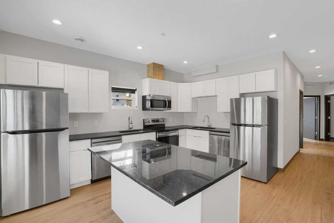 1129 8th St Se - Photo 5 of 36