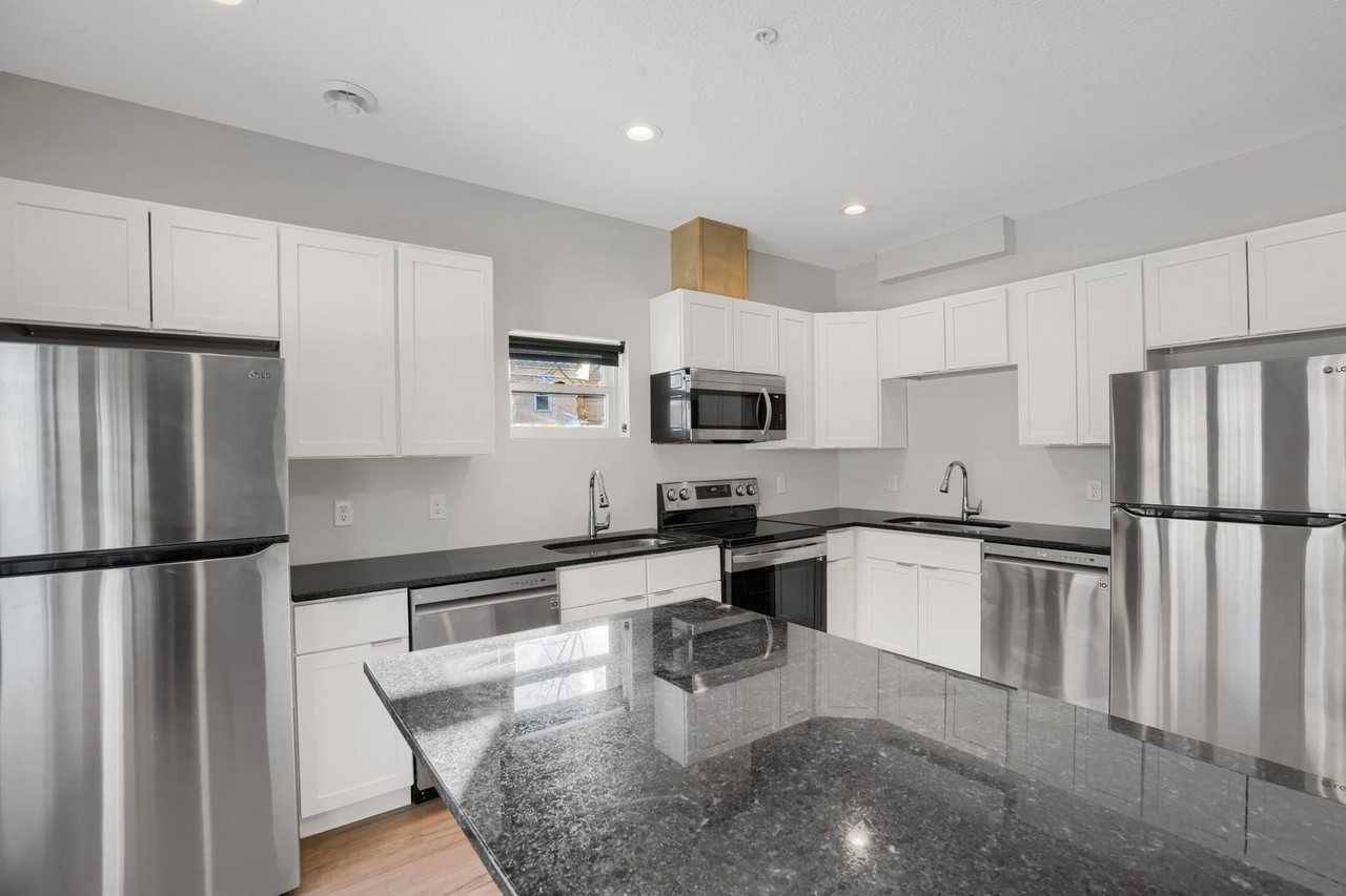 1129 8th St Se - Photo 6 of 36