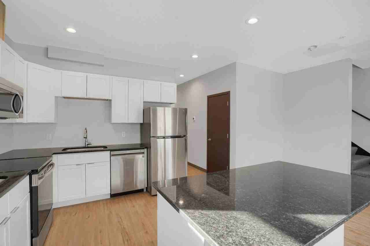 1129 8th St Se - Photo 7 of 36