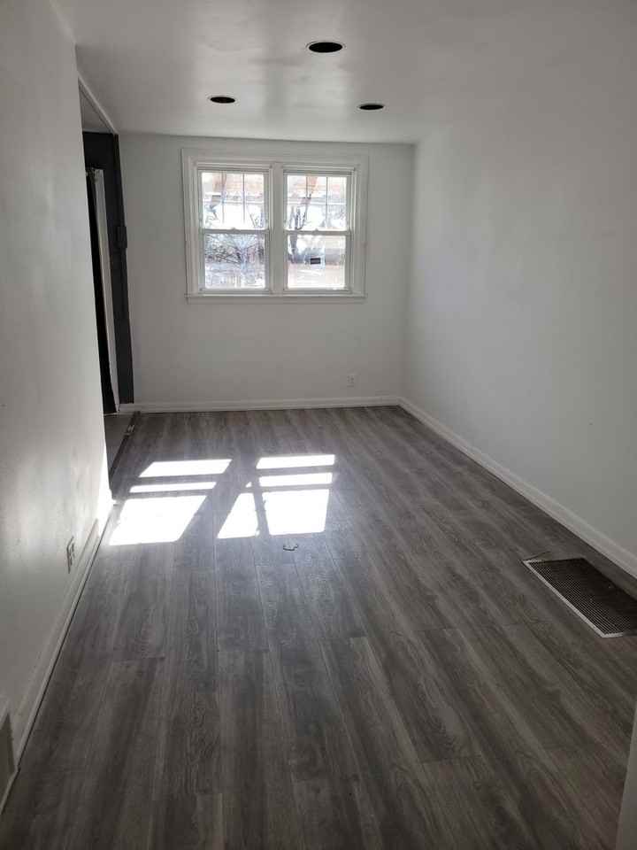 2042 Lardner St - Photo 3 of 20
