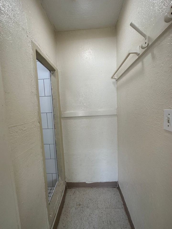 725 1/2 Kern St #B - Photo 5 of 11