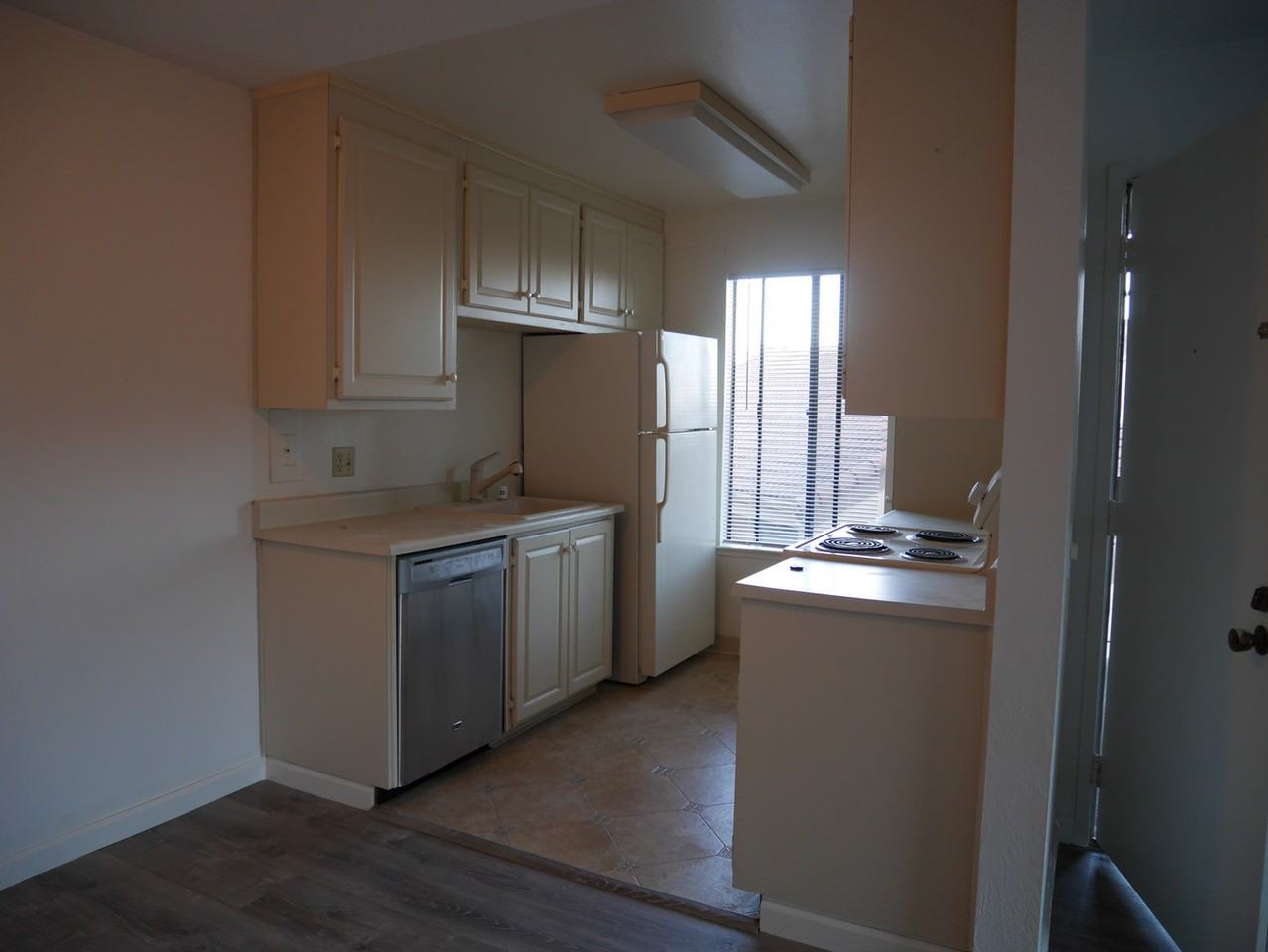 4202 Golden Oaks Ln - Photo 4 of 29