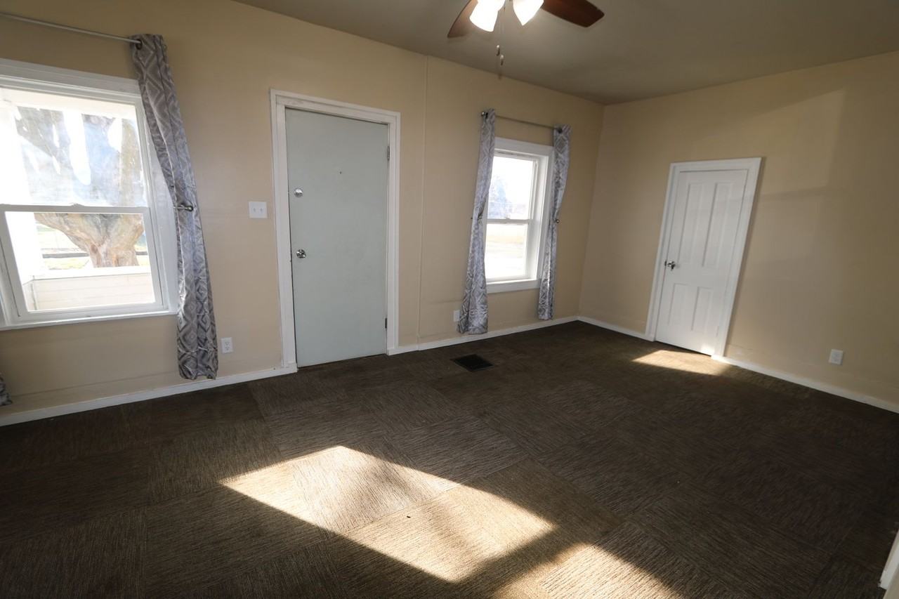 1004 S 12th St - Photo 3 of 17