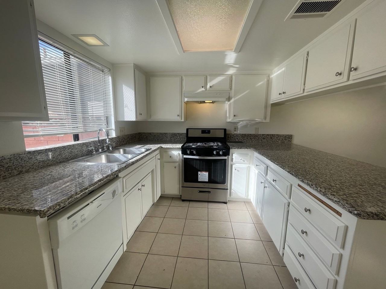 540 E Lancaster Blvd #B - Photo 3 of 14