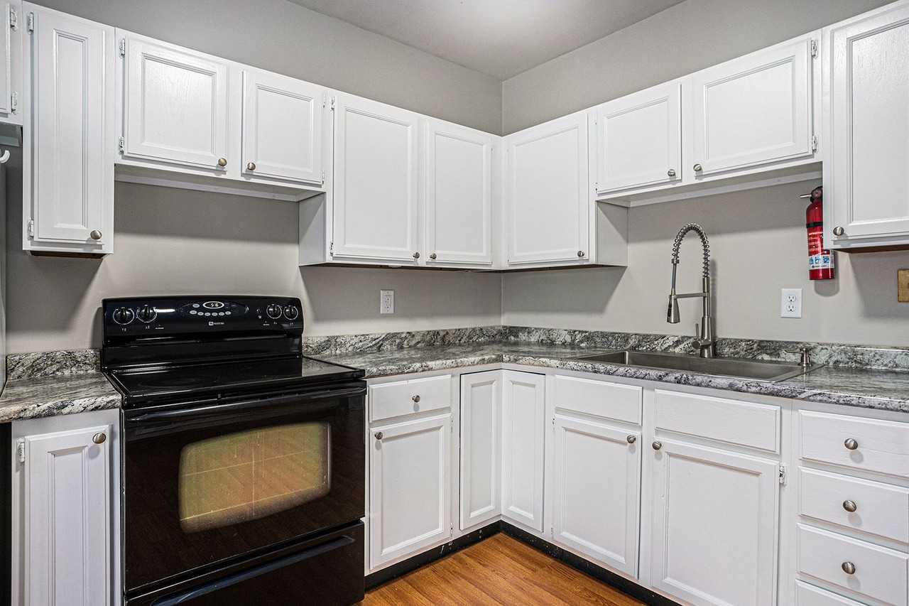 940 W Lovell St #3 - Photo 2 of 16
