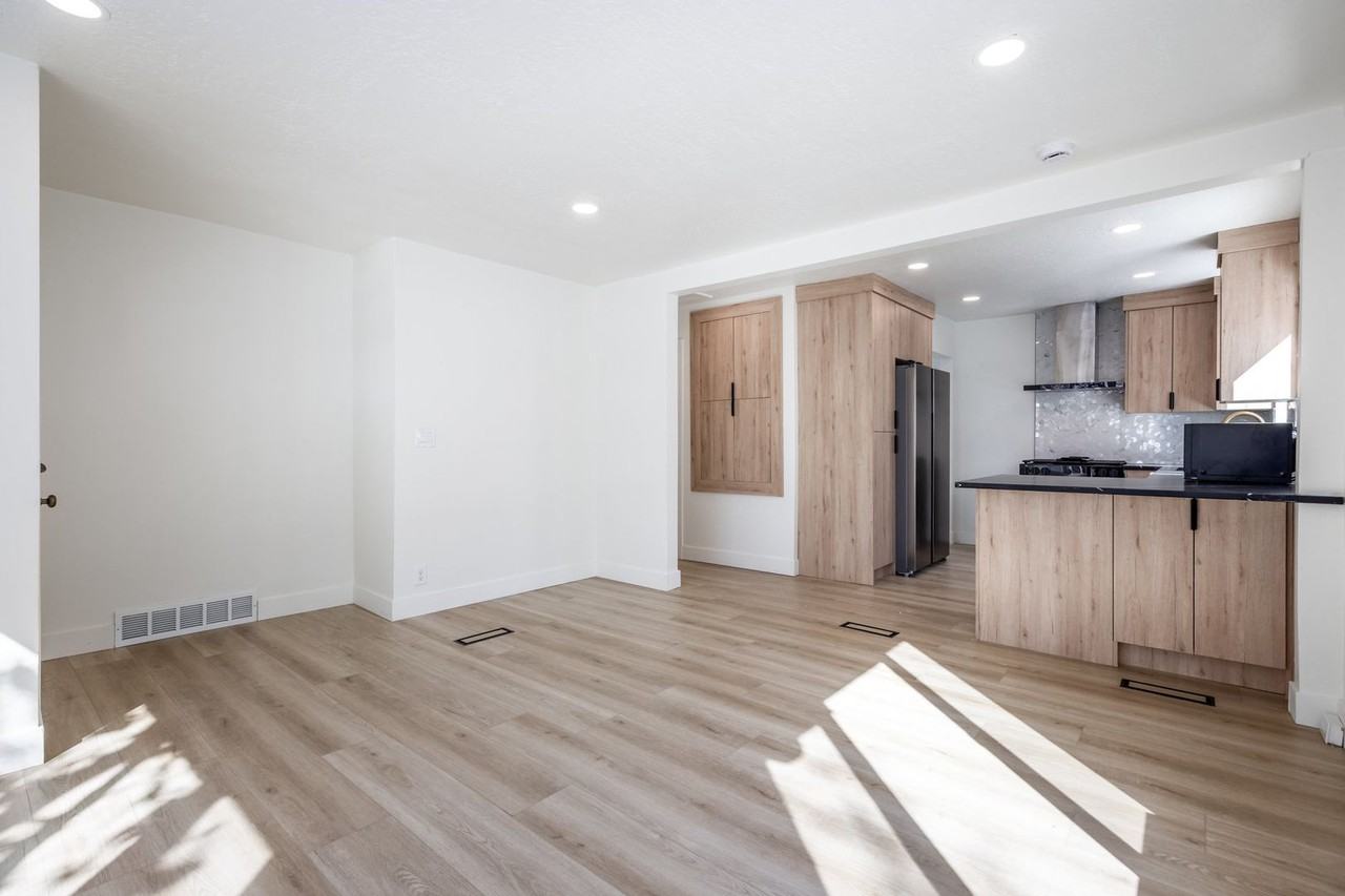 2327 E Bryan Ave - Photo 7 of 33