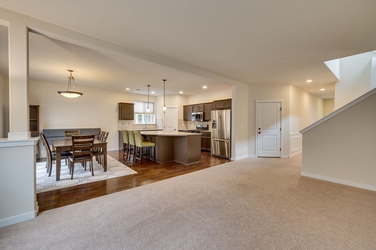 1627 Redmond Ct Ne - Photo 2 of 21
