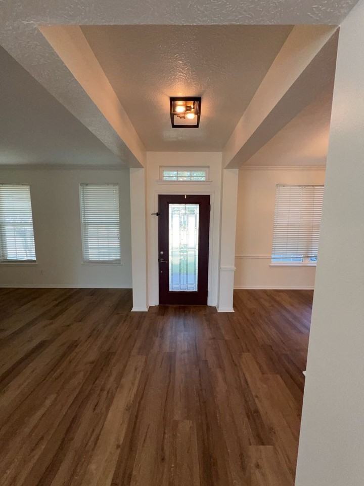 8826 Burleson Court - Photo 3 of 25