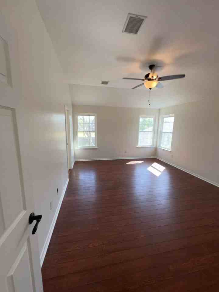 8826 Burleson Court - Photo 5 of 25