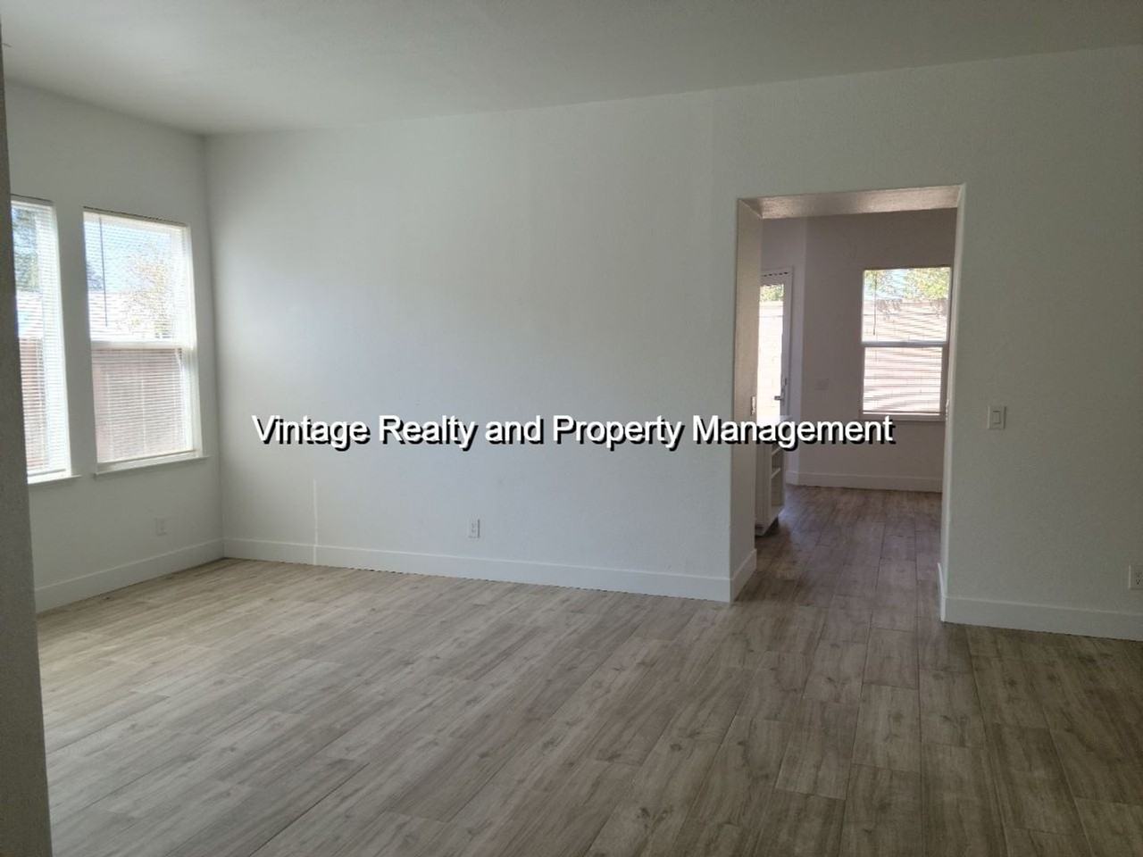 1052 Foxfire Dr - Photo 4 of 18
