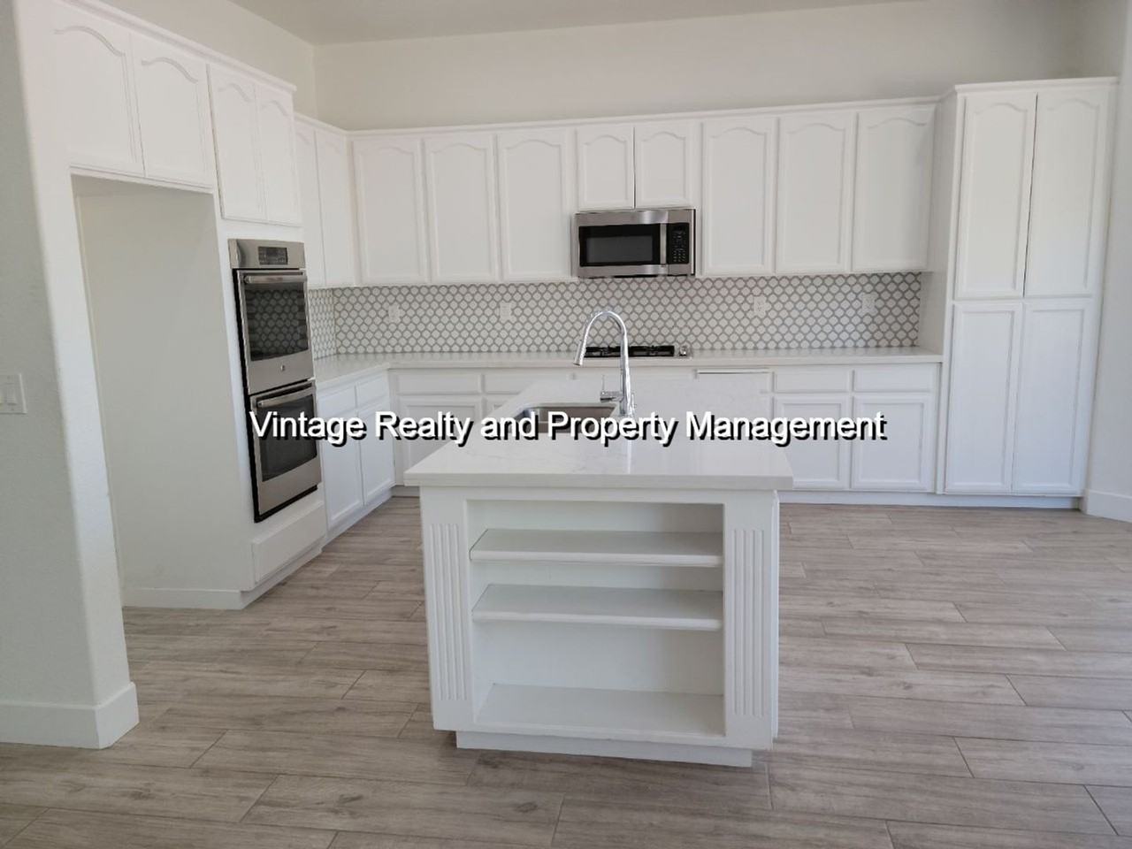 1052 Foxfire Dr - Photo 6 of 18