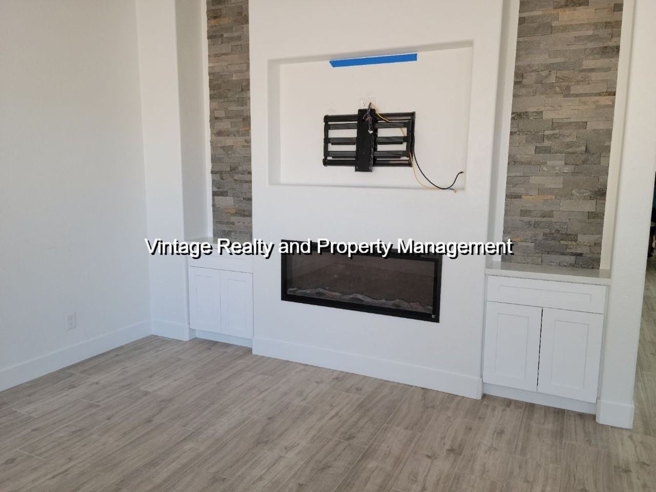 1052 Foxfire Dr - Photo 7 of 18