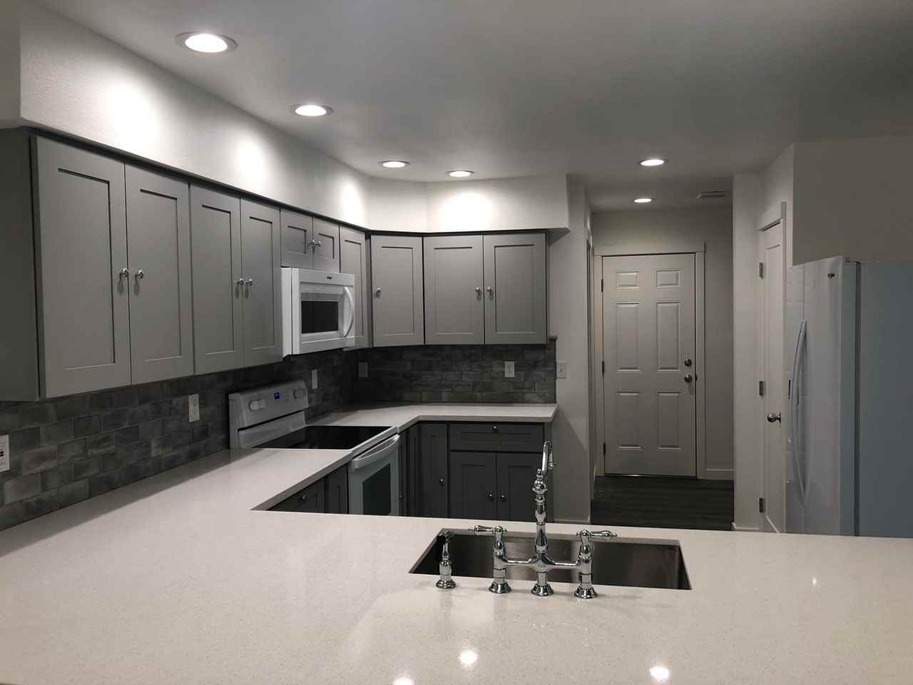 8708 8th Pl Ne - Photo 3 of 13