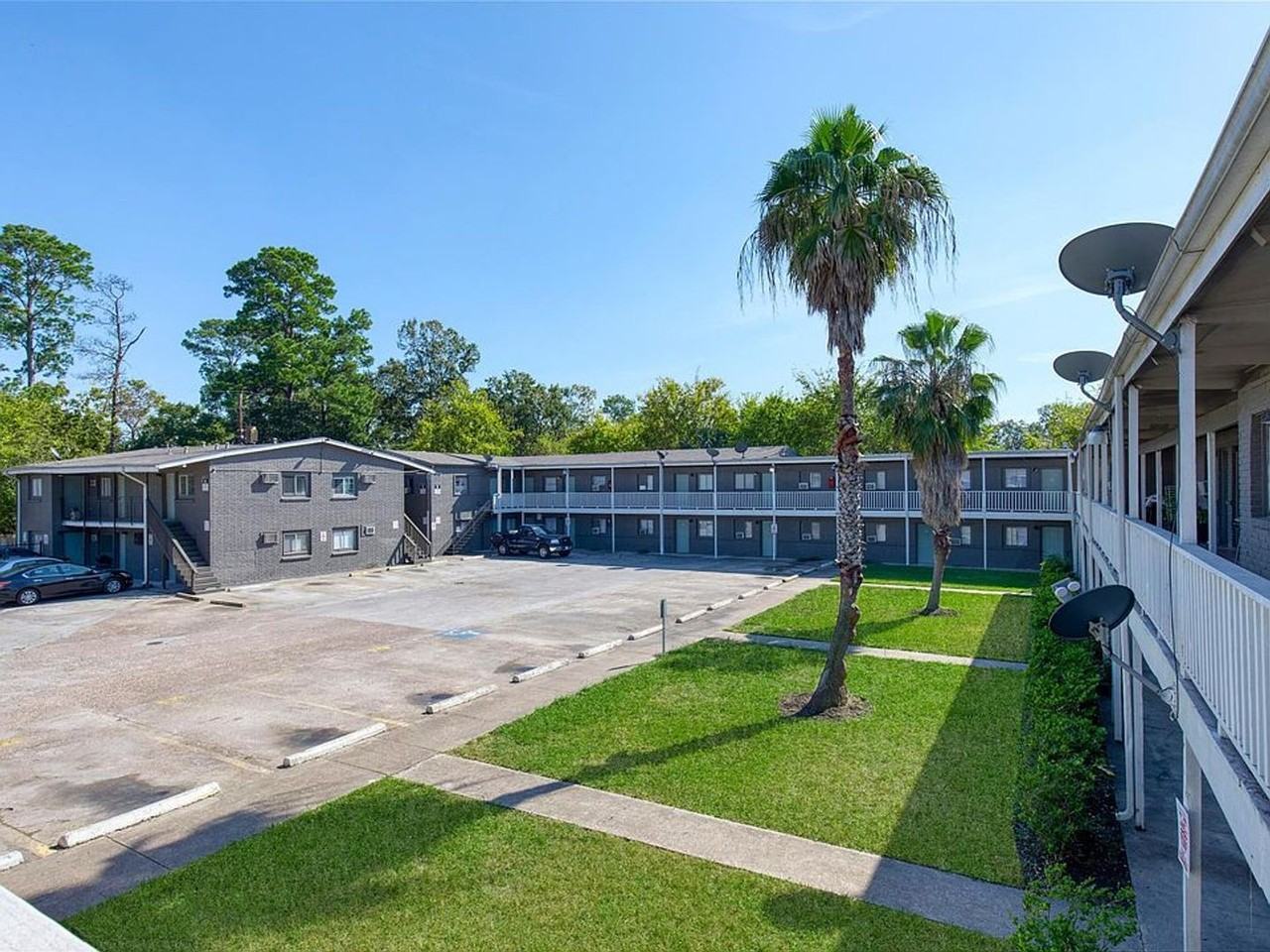 Hidden Pine Apartments - Photo 3 of 4