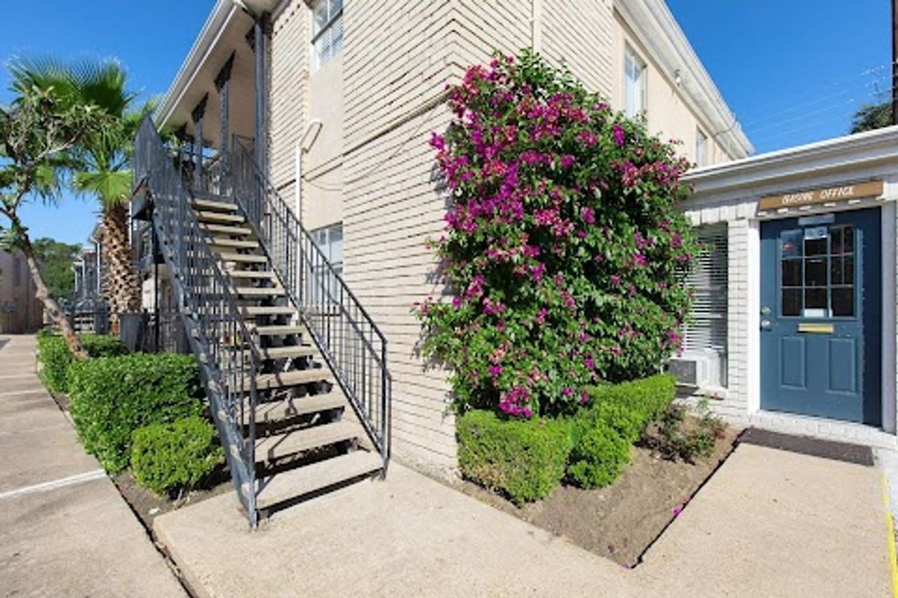 Braeswood Plaza Apartments - Photo 3 of 4