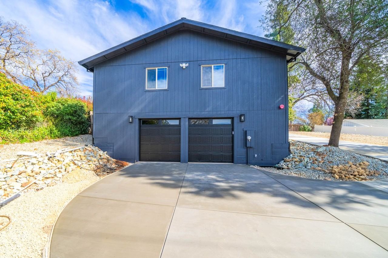 13607 Hill Blvd - Photo 2 of 35