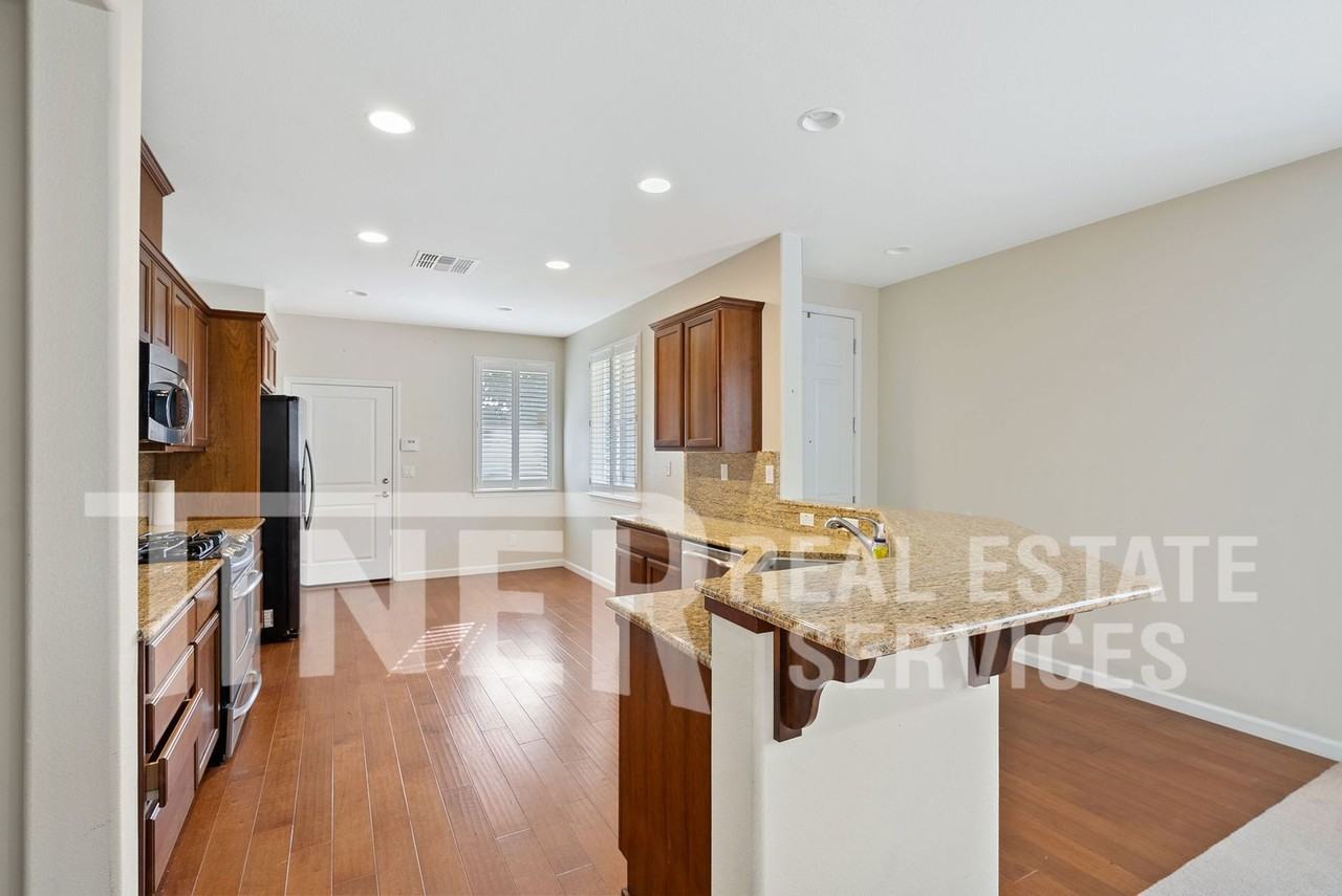 7500 Abbey Cir - Photo 3 of 23