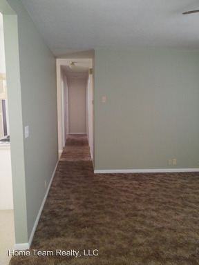 700 S Townley Dr - Photo 3 of 7