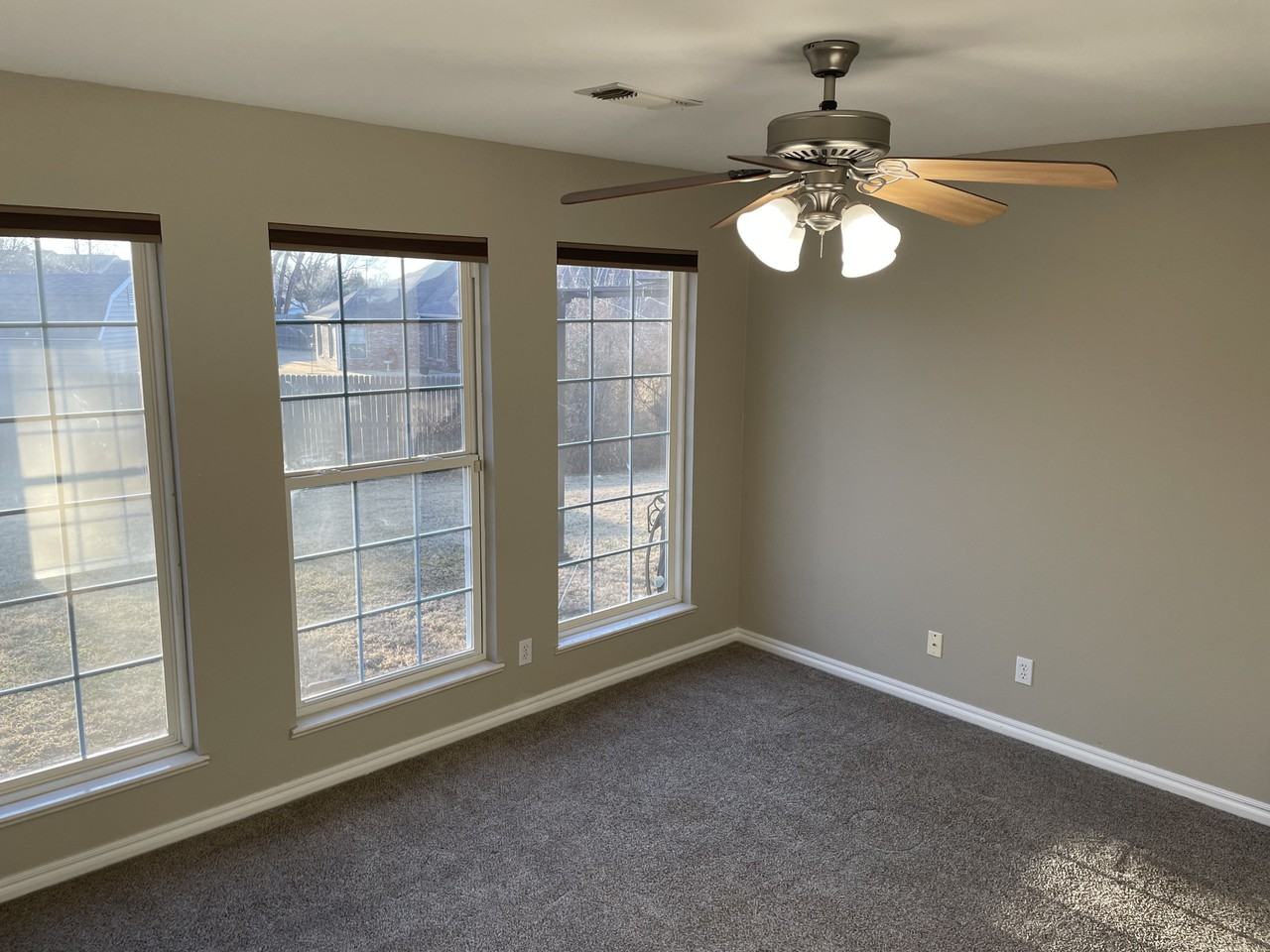 1027 East Dr - Photo 2 of 19