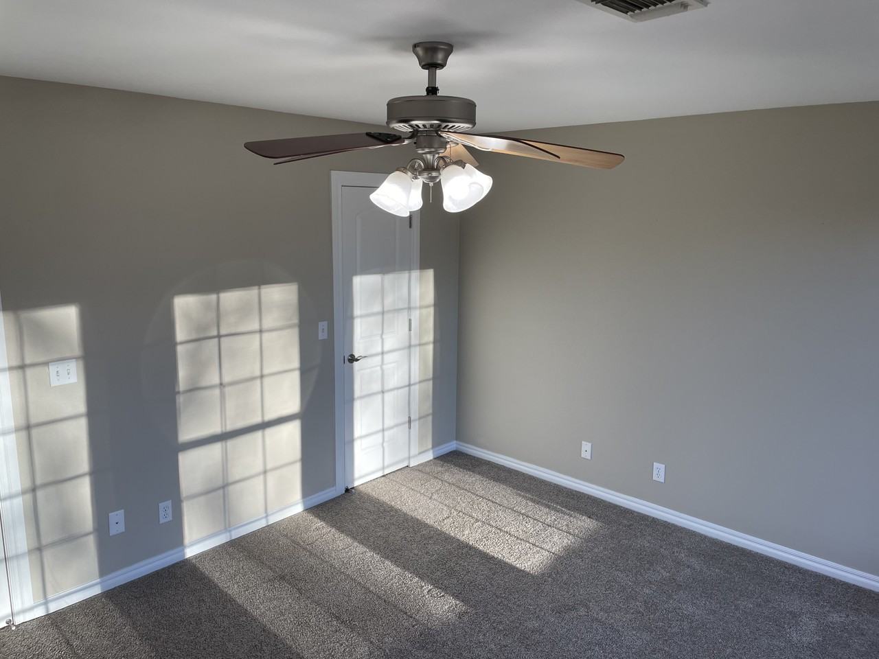 1027 East Dr - Photo 3 of 19