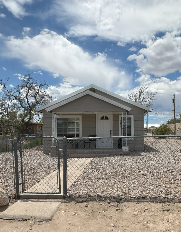 1201 Platinum St - Photo 2 of 27