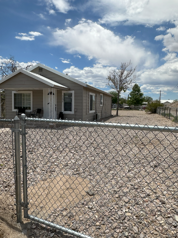 1201 Platinum St - Photo 3 of 27